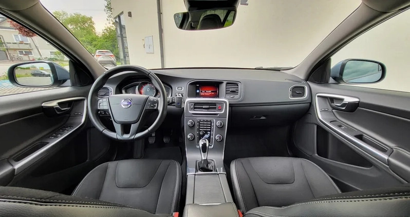 Volvo V60 cena 63500 przebieg: 129000, rok produkcji 2017 z Aleksandrów Łódzki małe 529